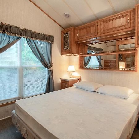 Spring Gulch Screened Park Model 6 Mount Airy Chambre photo