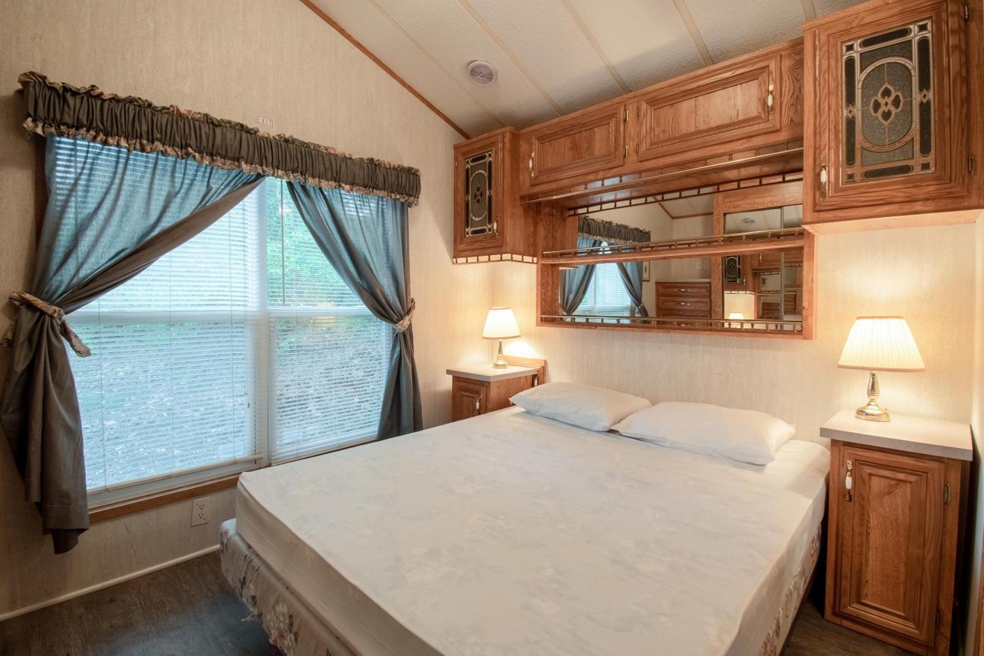 Spring Gulch Screened Park Model 6 Mount Airy Chambre photo